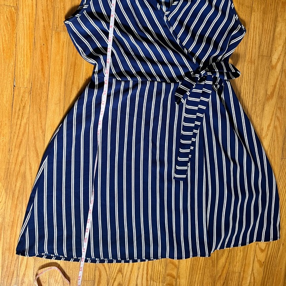 Fit & Flare wrap dress - Picture 10 of 13